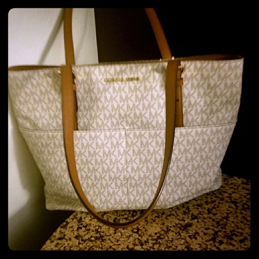 Michael Kors Bedford Pocket Signature Tote